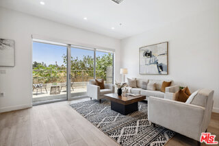 957 Figueroa Terrace 310