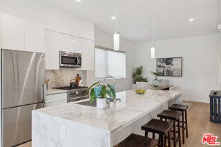957 Figueroa Terrace 310