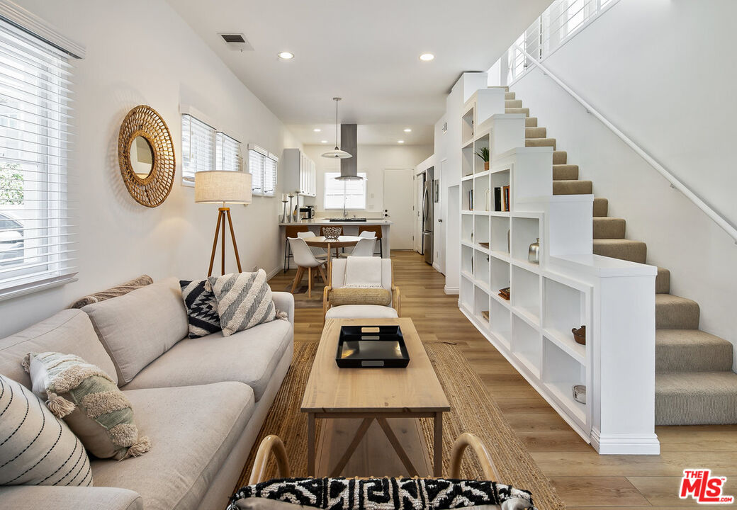 521 Venice Way