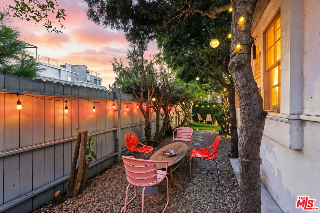 521 Venice Way