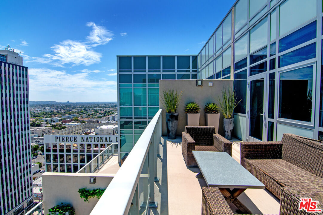 3785 Wilshire Blvd Unit: PH2