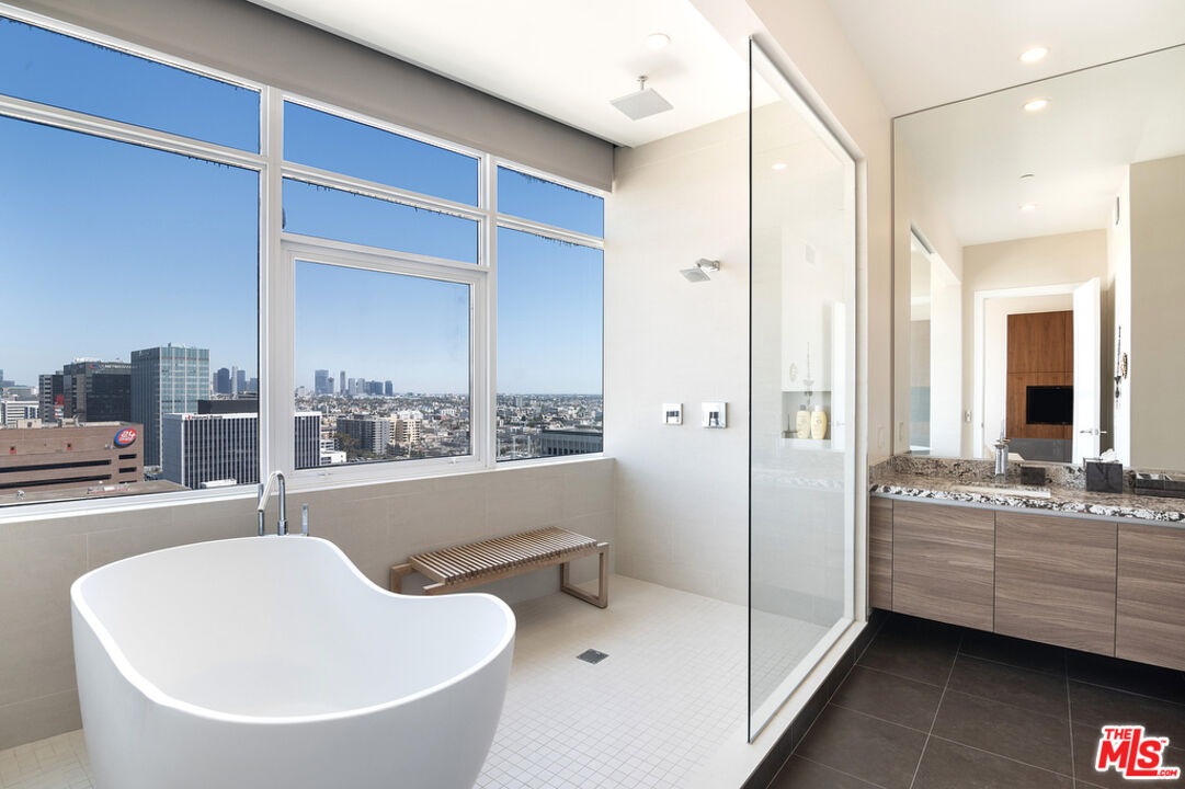 3785 Wilshire Blvd Unit: PH2