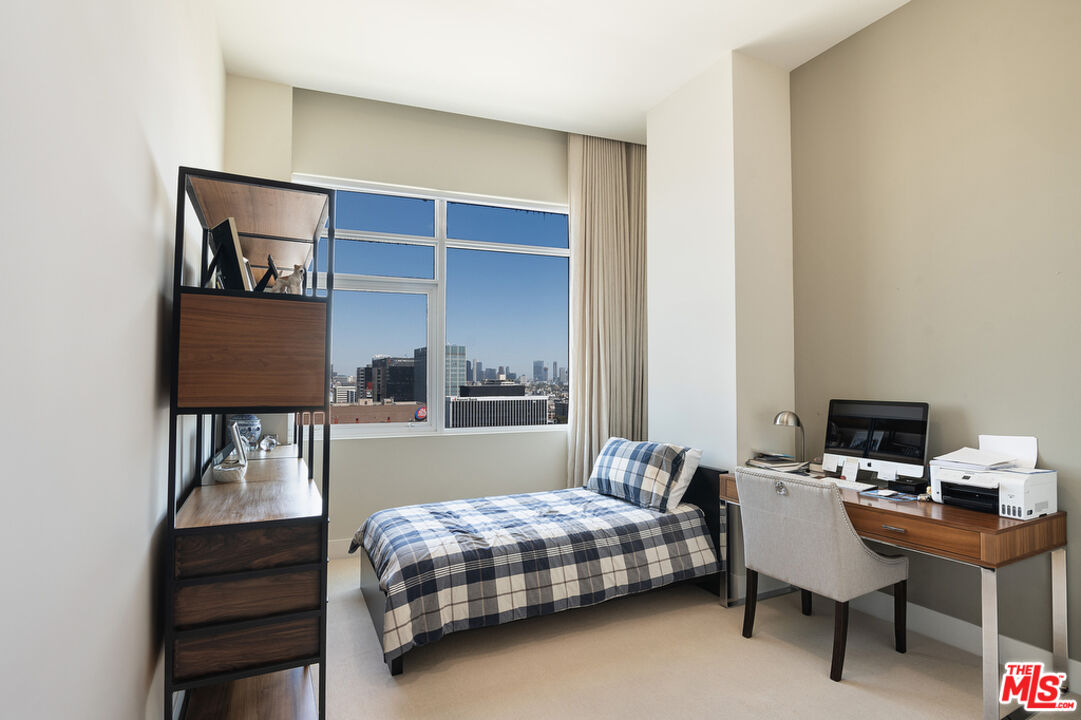 3785 Wilshire Blvd Unit: PH2
