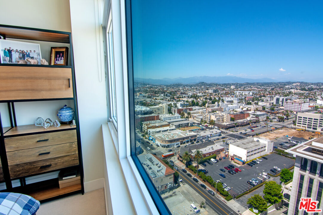 3785 Wilshire Blvd Unit: PH2