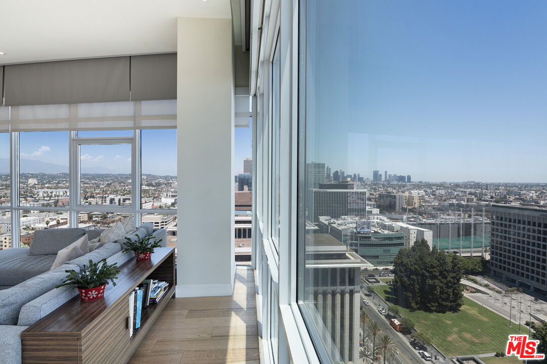 3785 Wilshire Blvd Unit: PH2