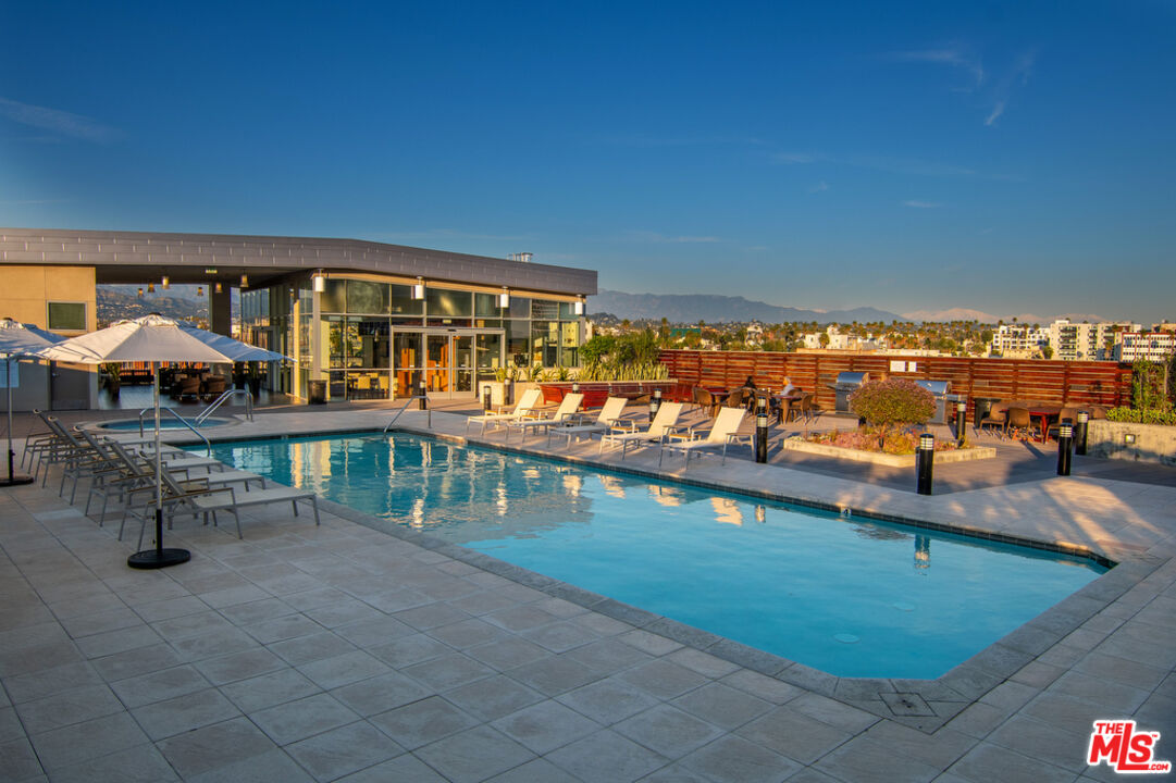 3785 Wilshire Blvd Unit: PH2