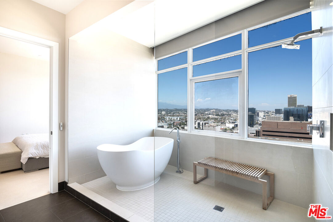 3785 Wilshire Blvd Unit: PH2