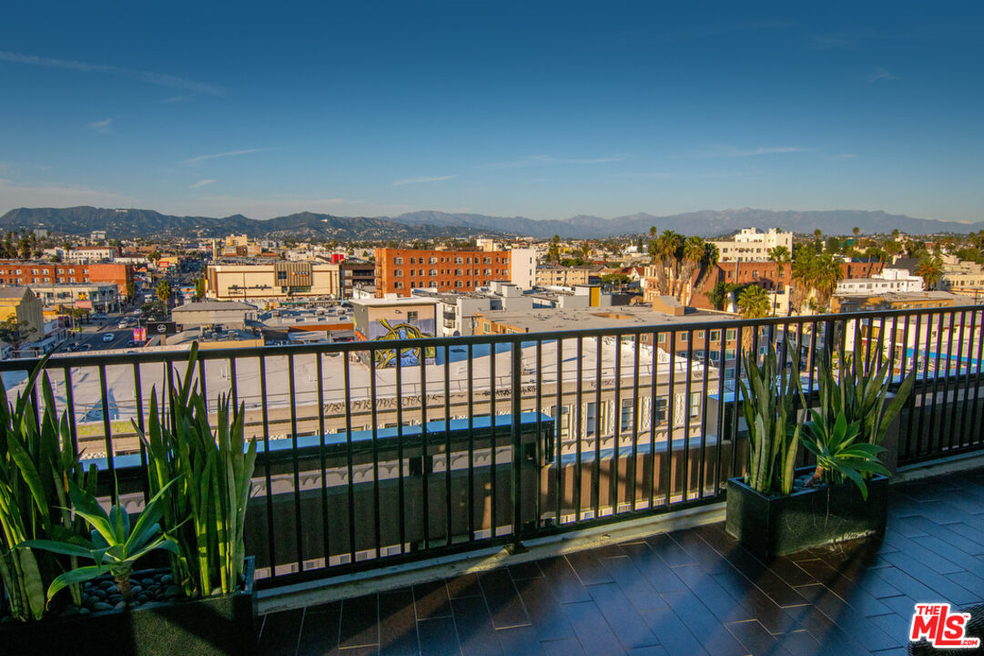 3785 Wilshire Blvd Unit: PH2
