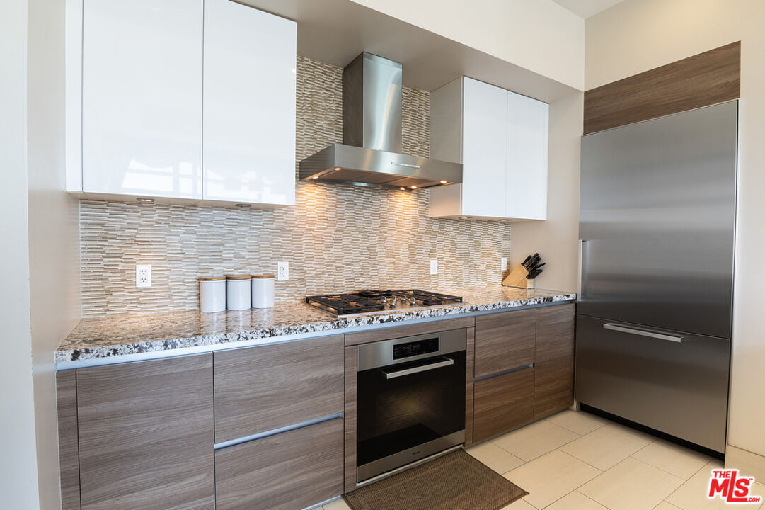 3785 Wilshire Blvd Unit: PH2