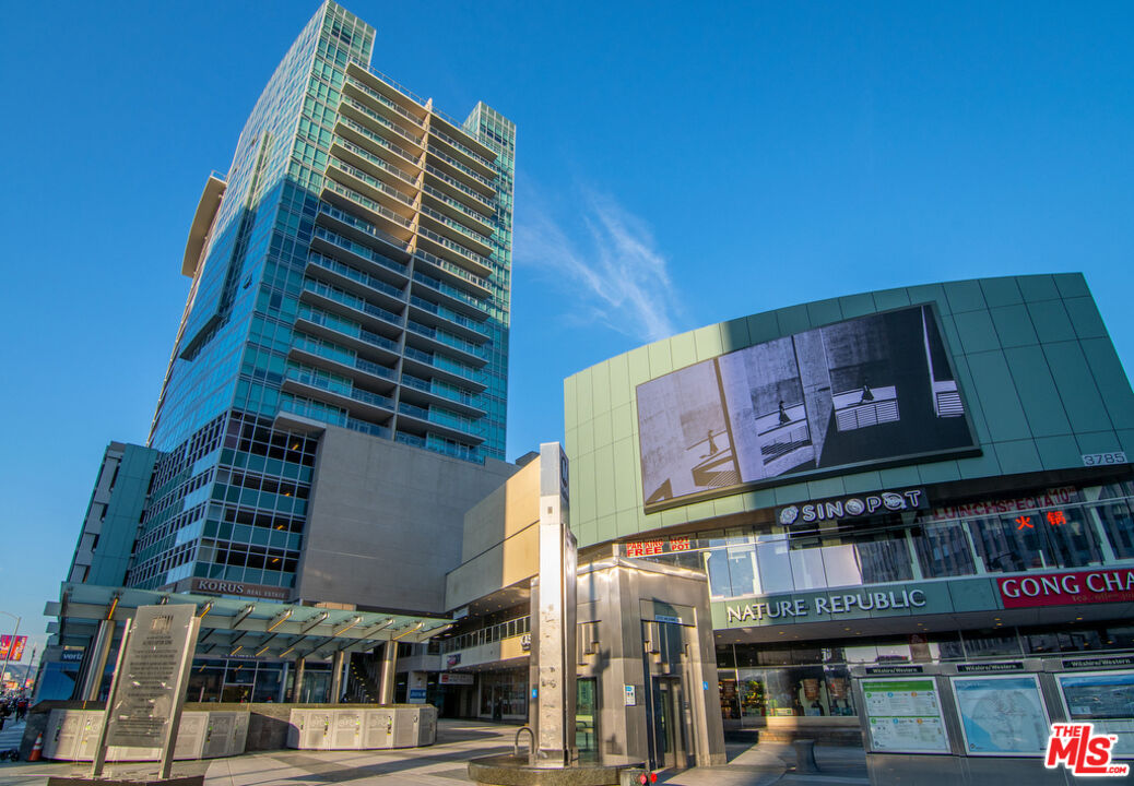 3785 Wilshire Blvd Unit: PH2