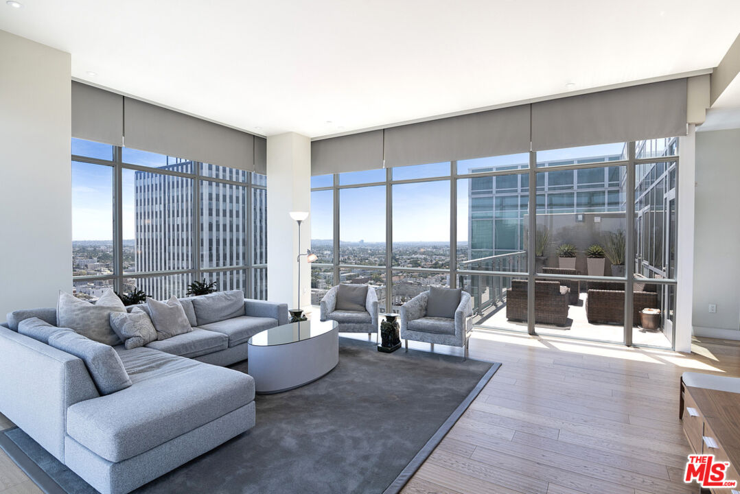 3785 Wilshire Blvd Unit: PH2