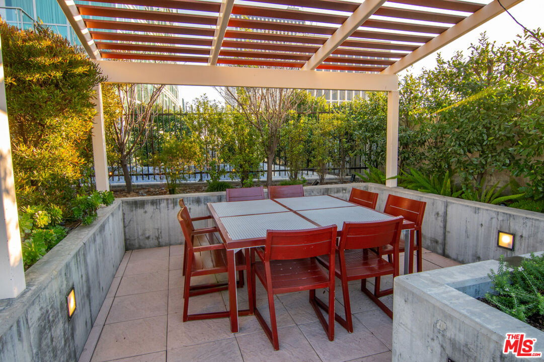 3785 Wilshire Blvd Unit: PH2