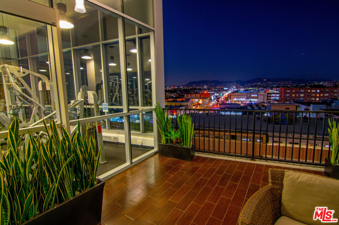 3785 Wilshire Blvd Unit: PH2