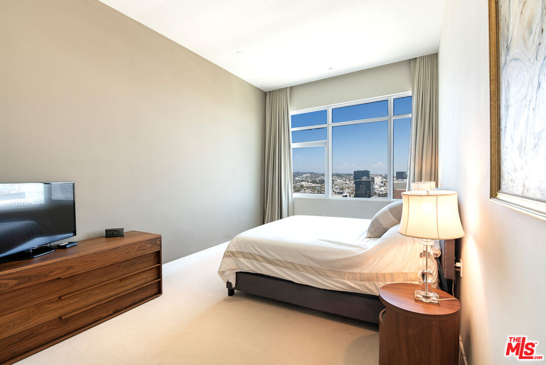 3785 Wilshire Blvd Unit: PH2