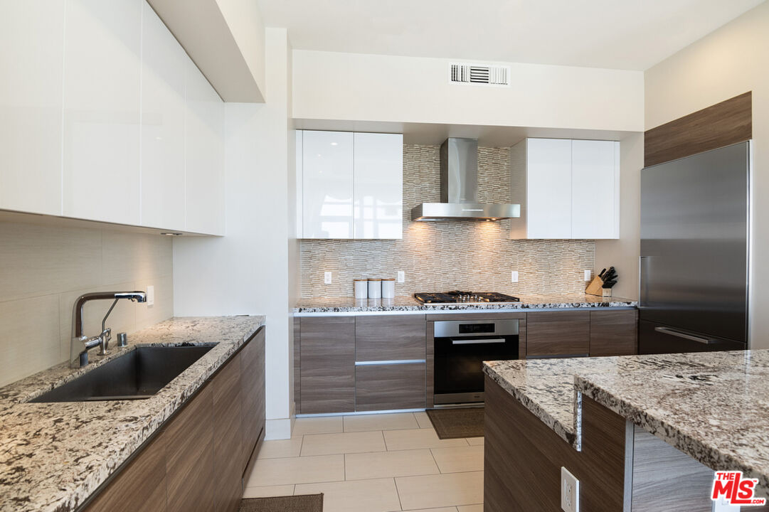 3785 Wilshire Blvd Unit: PH2