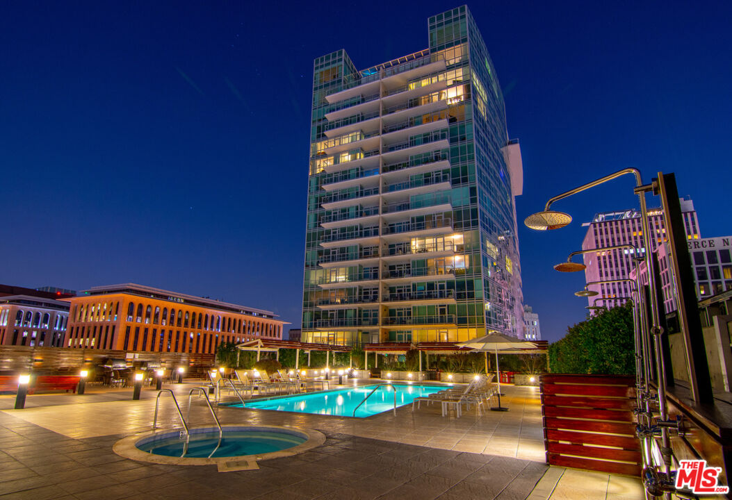 3785 Wilshire Blvd Unit: PH2