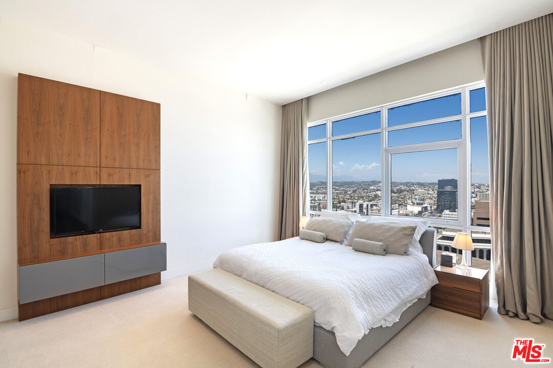 3785 Wilshire Blvd Unit: PH2