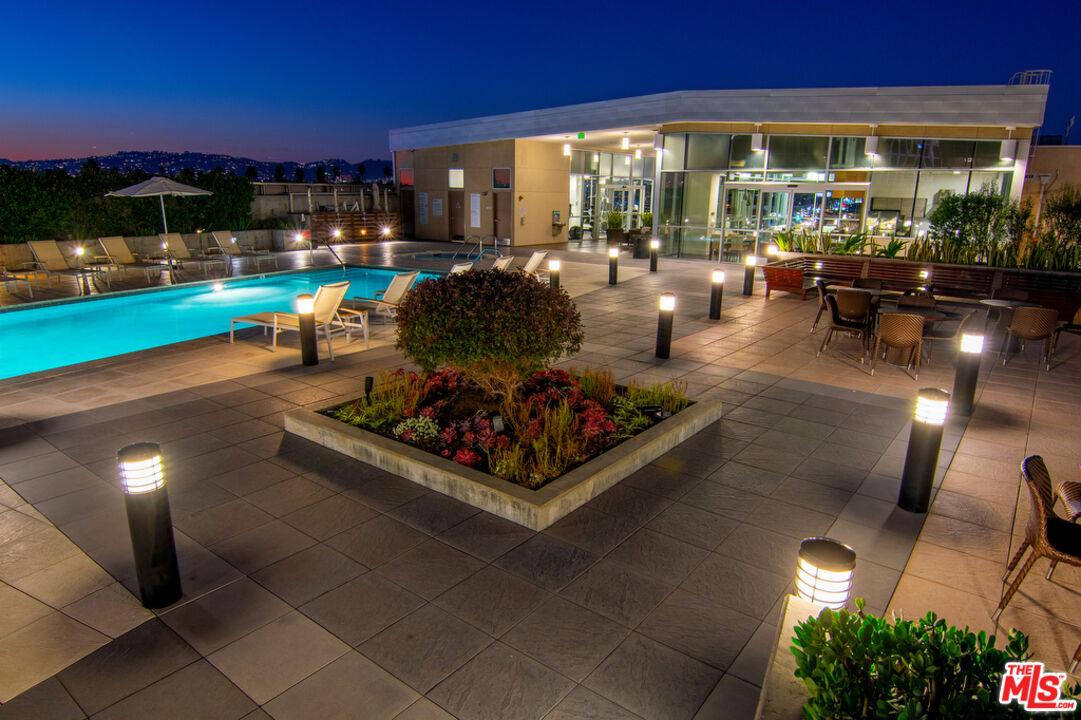 3785 Wilshire Blvd Unit: PH2