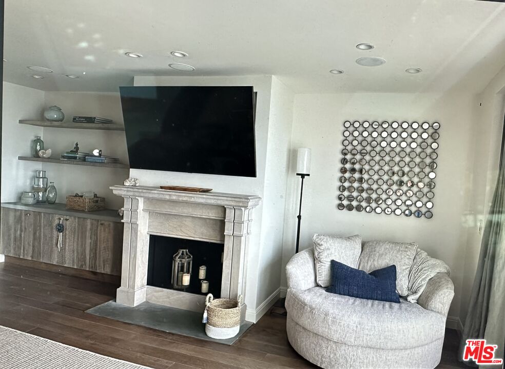 6820 Las Olas Way