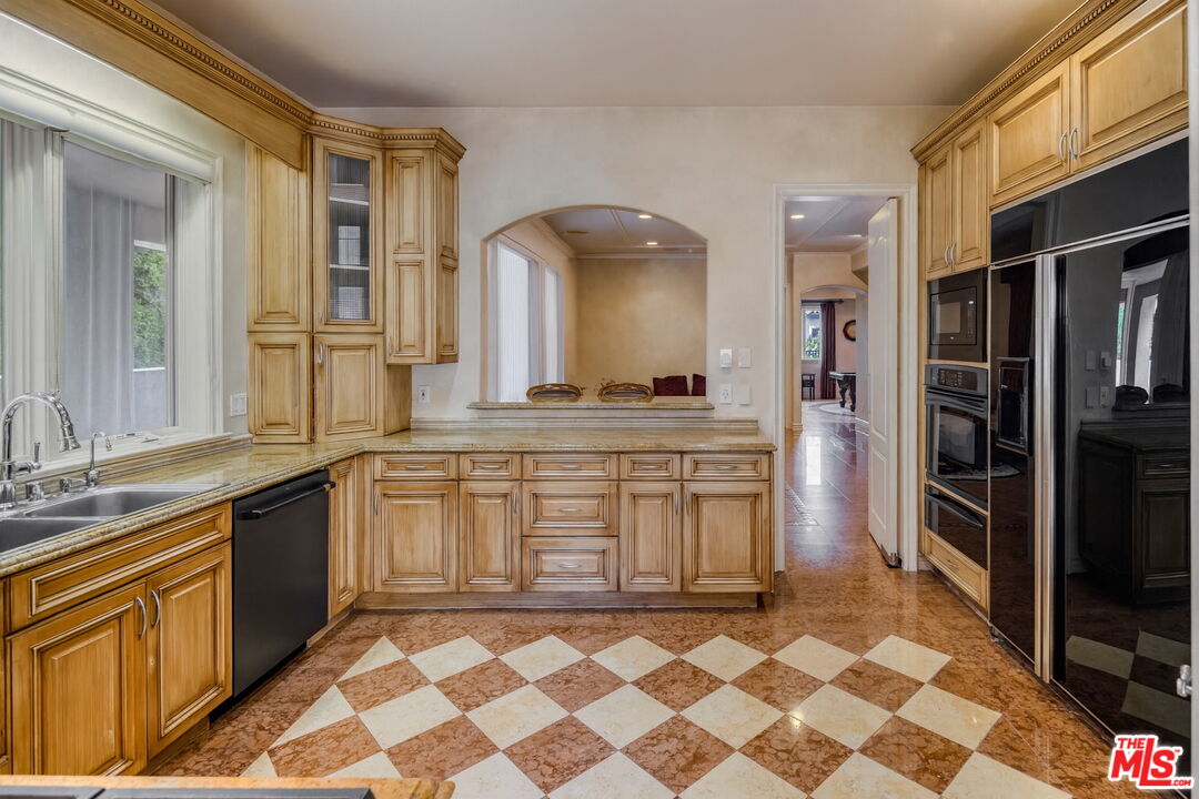 868 Braewood Ct