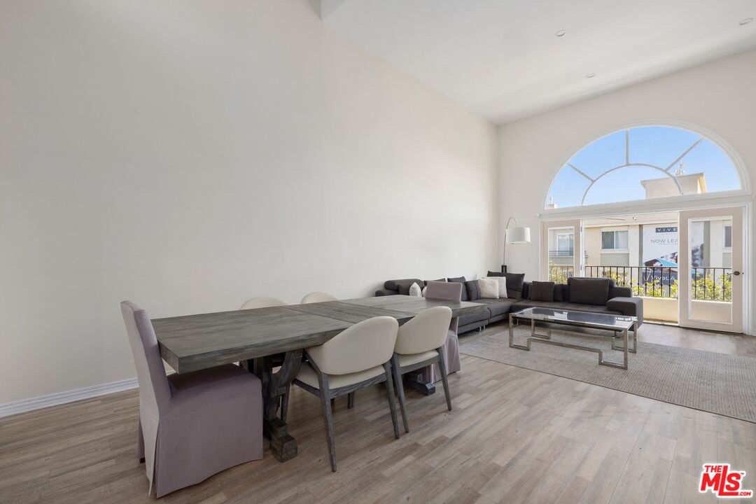 435 Arnaz Dr Unit: 303