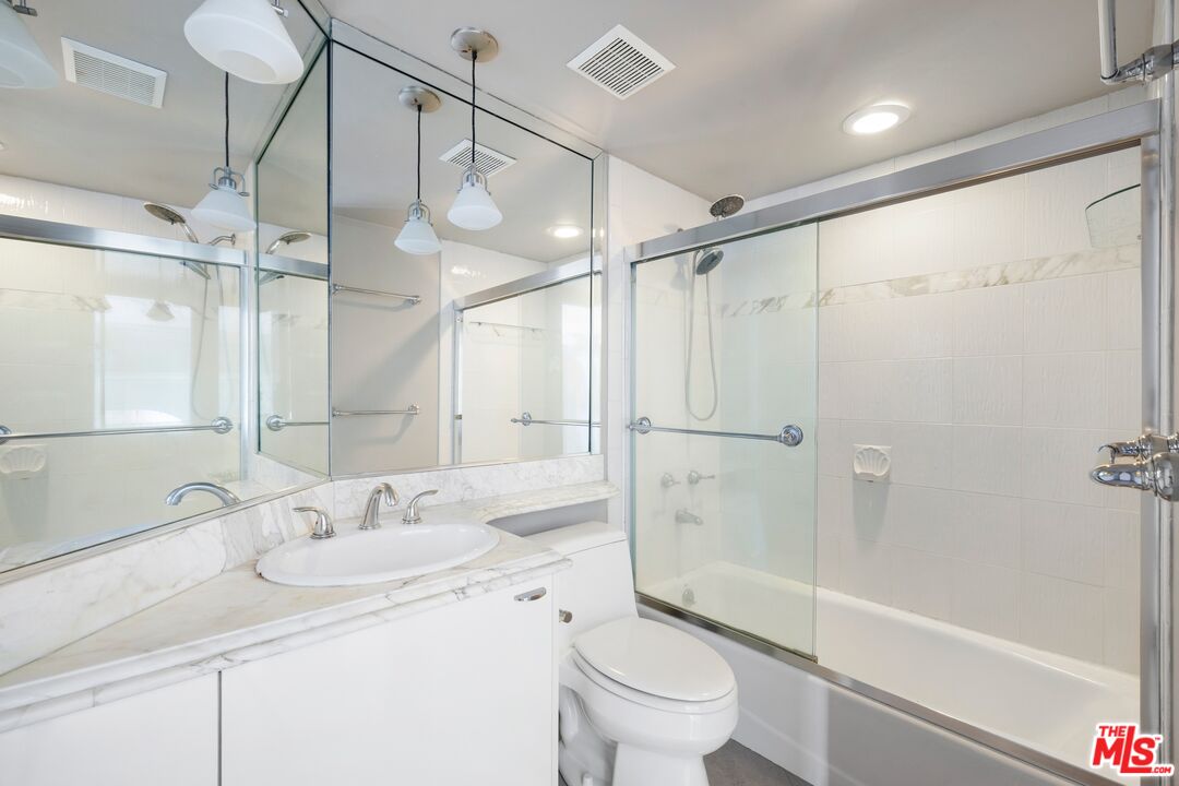 435 Arnaz Dr Unit: 303