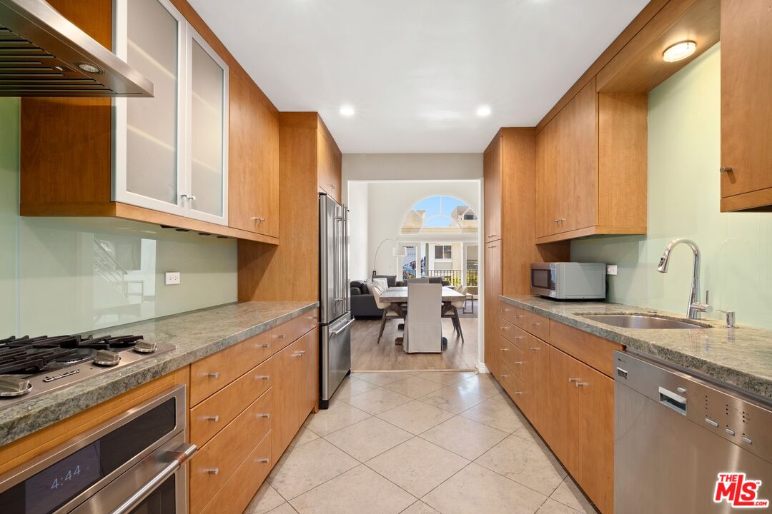 435 Arnaz Dr Unit: 303