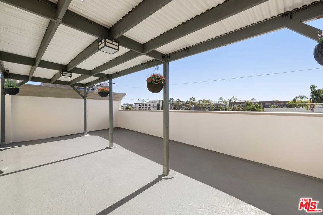 435 Arnaz Dr Unit: 303