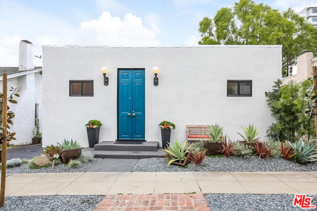 9016 Dicks St