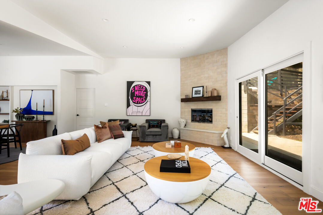 3375 Coldwater Canyon Ave