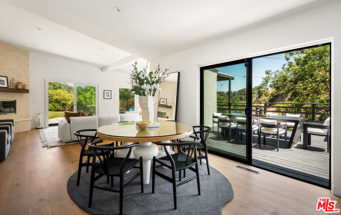 3375 Coldwater Canyon Ave