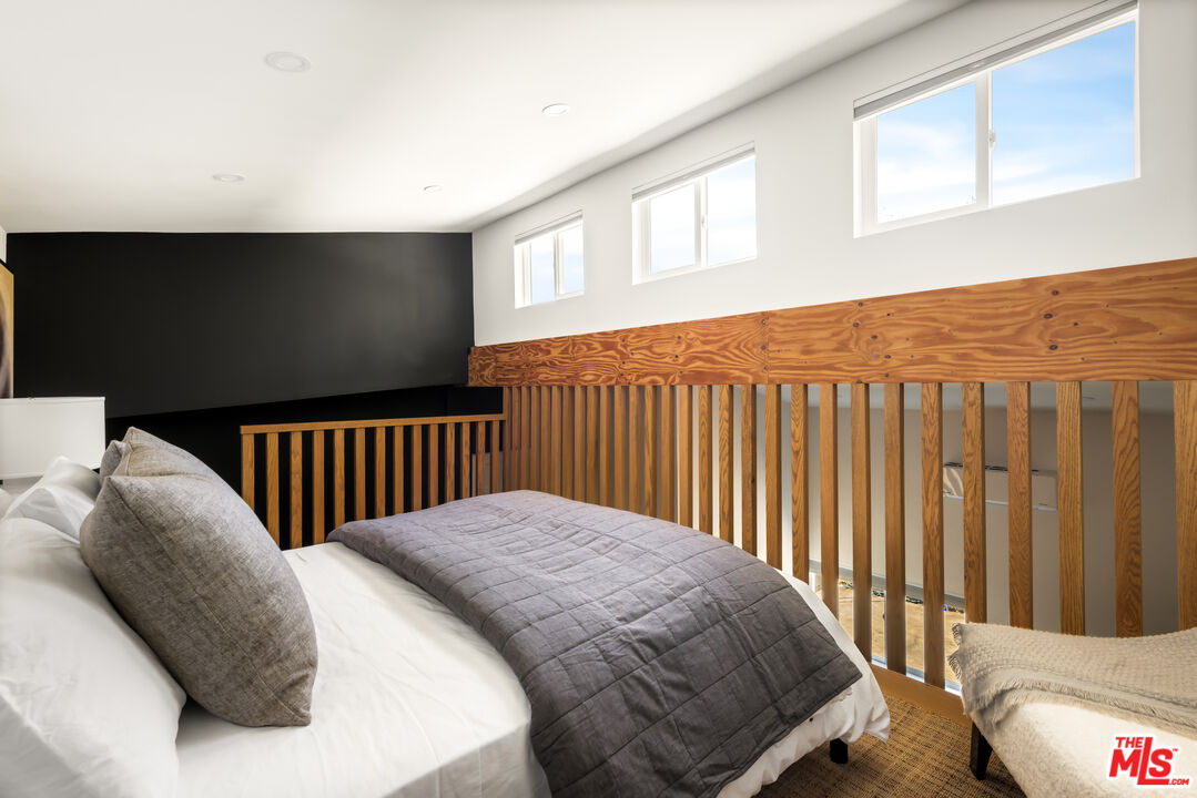 3375 Coldwater Canyon Ave