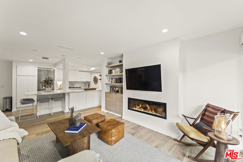 950 N Kings Road 164