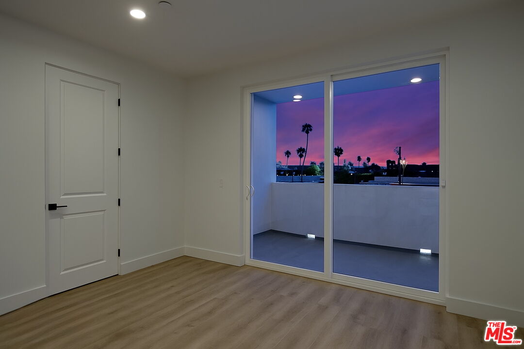5813 Lexington Ave Unit: 202