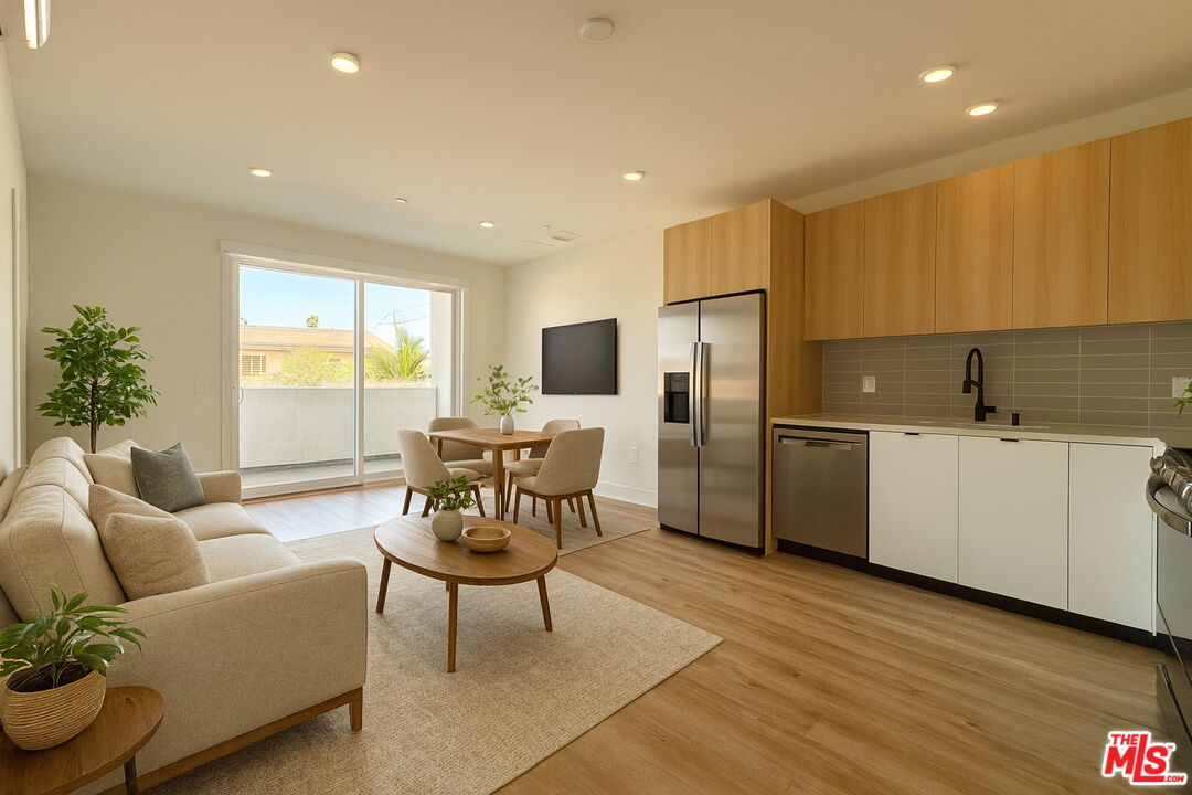 5813 Lexington Ave Unit: 202