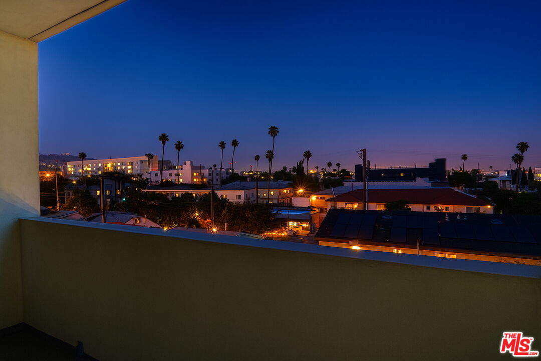 5813 Lexington Ave Unit: 202