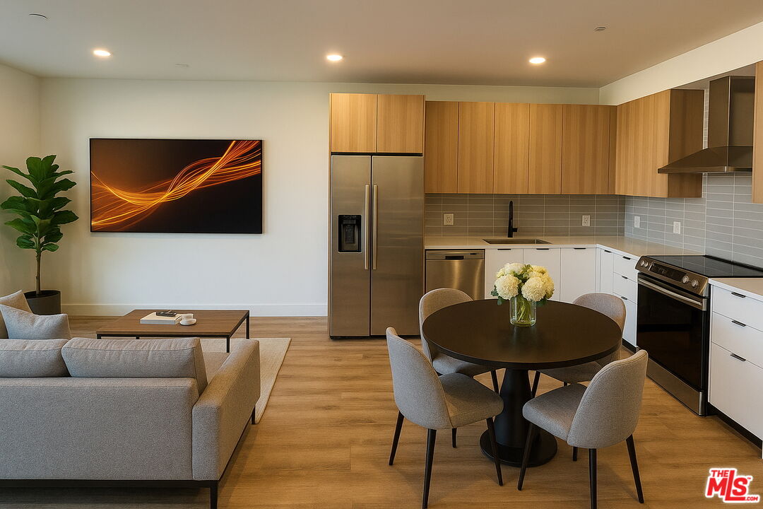 5813 Lexington Ave Unit: 202