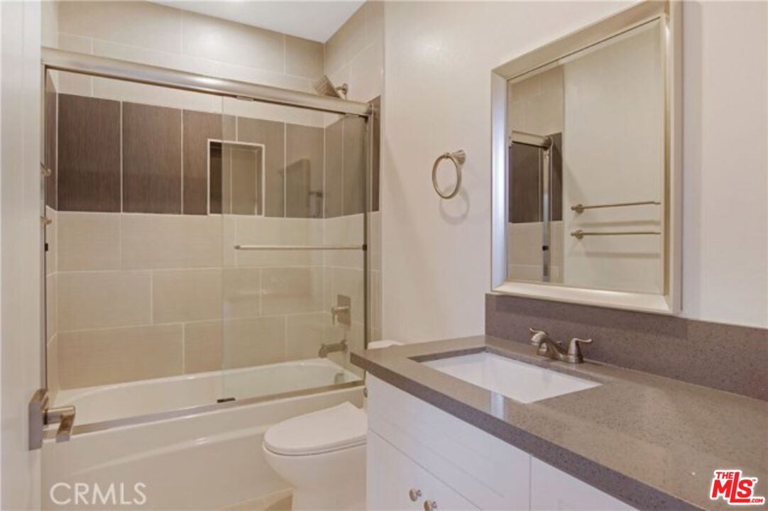 1957 Vista Del Mar St