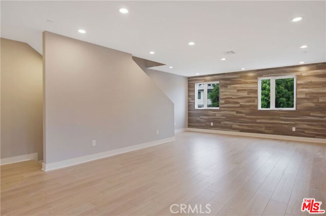 1957 Vista Del Mar St