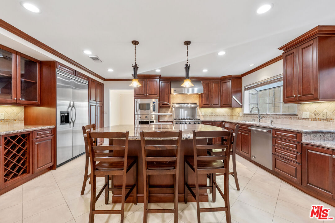 807 E Orange Grove Ave