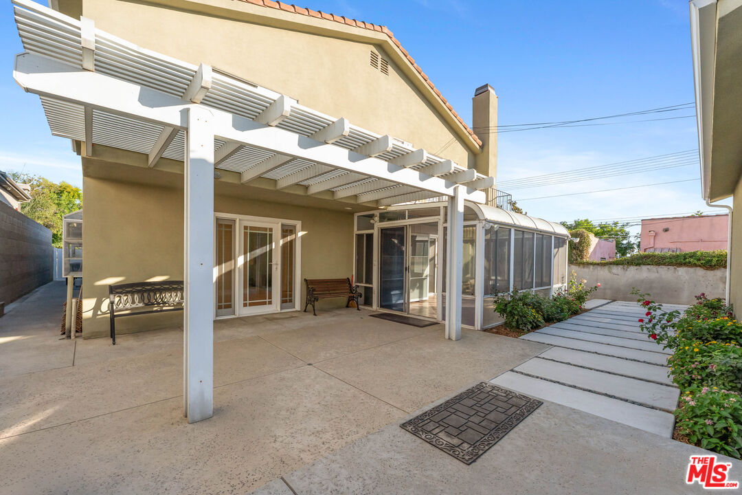 807 E Orange Grove Ave