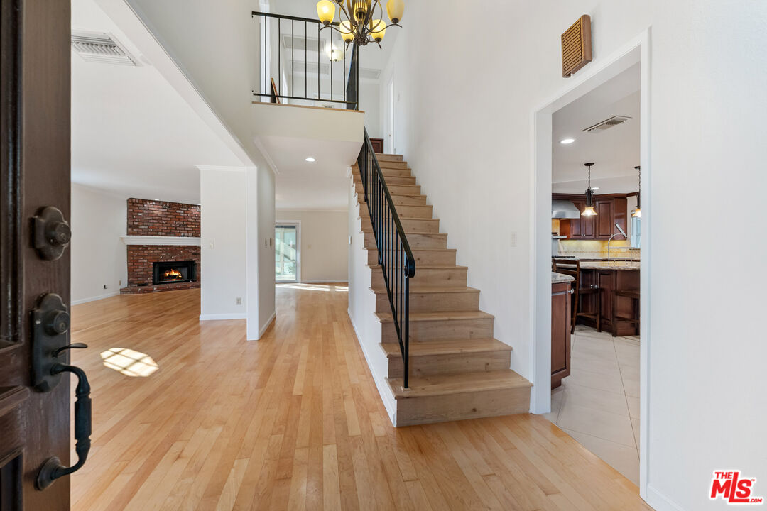 807 E Orange Grove Ave