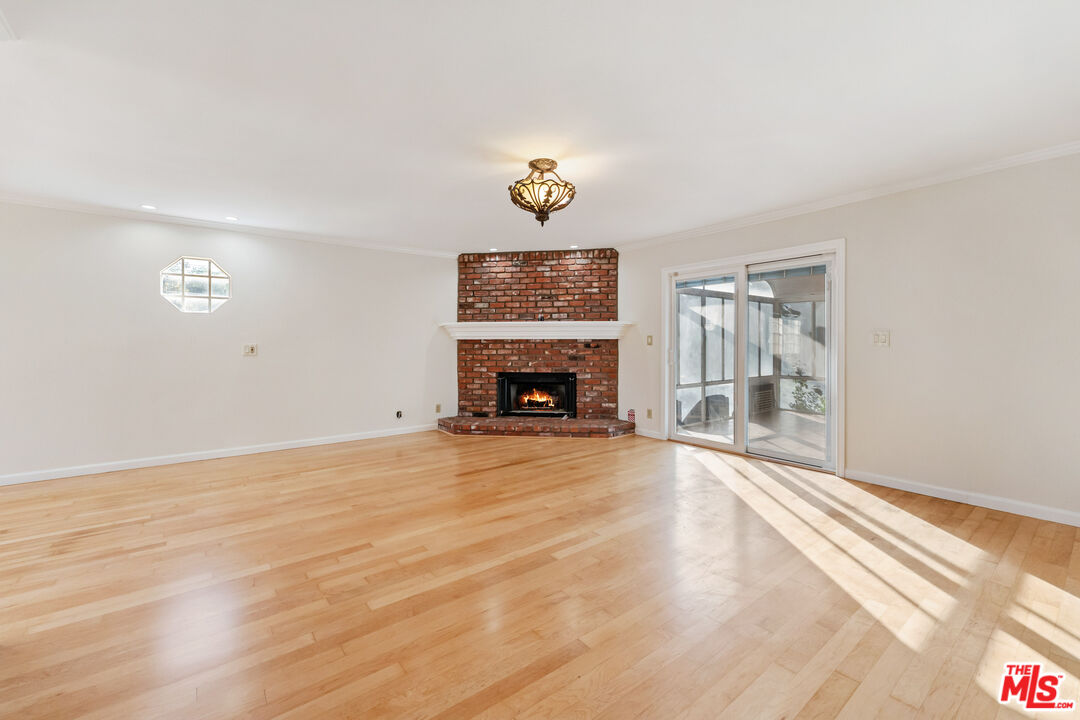 807 E Orange Grove Ave
