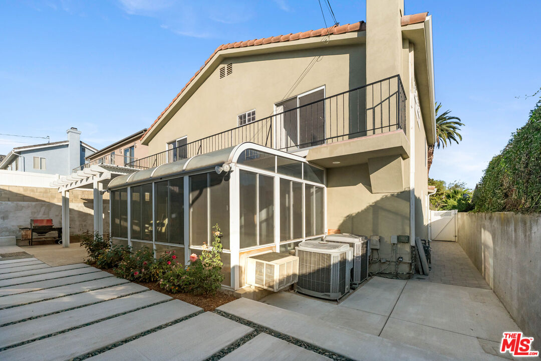 807 E Orange Grove Ave
