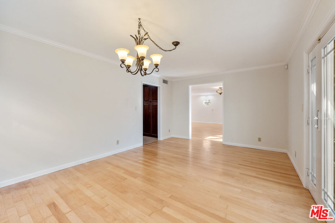 807 E Orange Grove Ave
