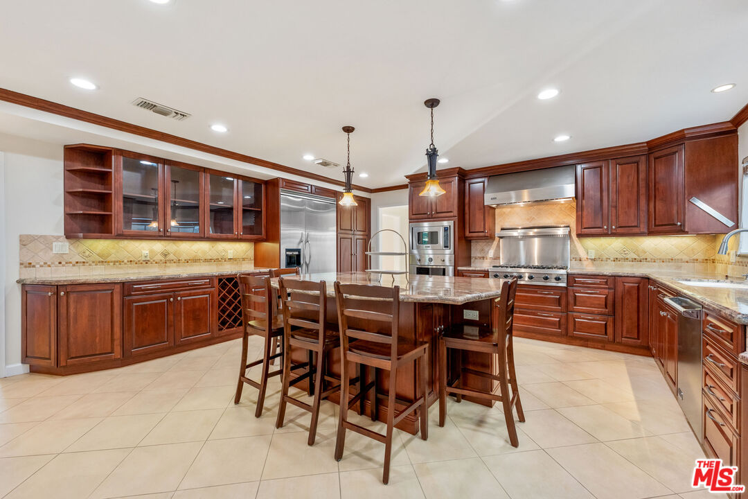 807 E Orange Grove Ave
