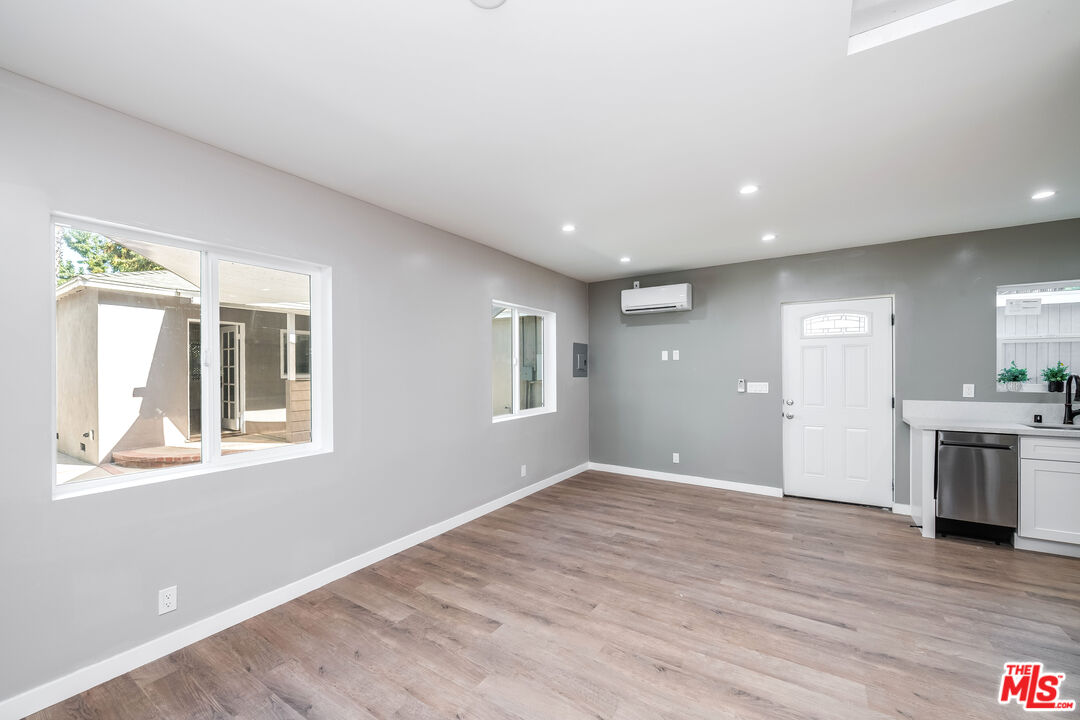 839 Wilcox Ave Unit: 1/2