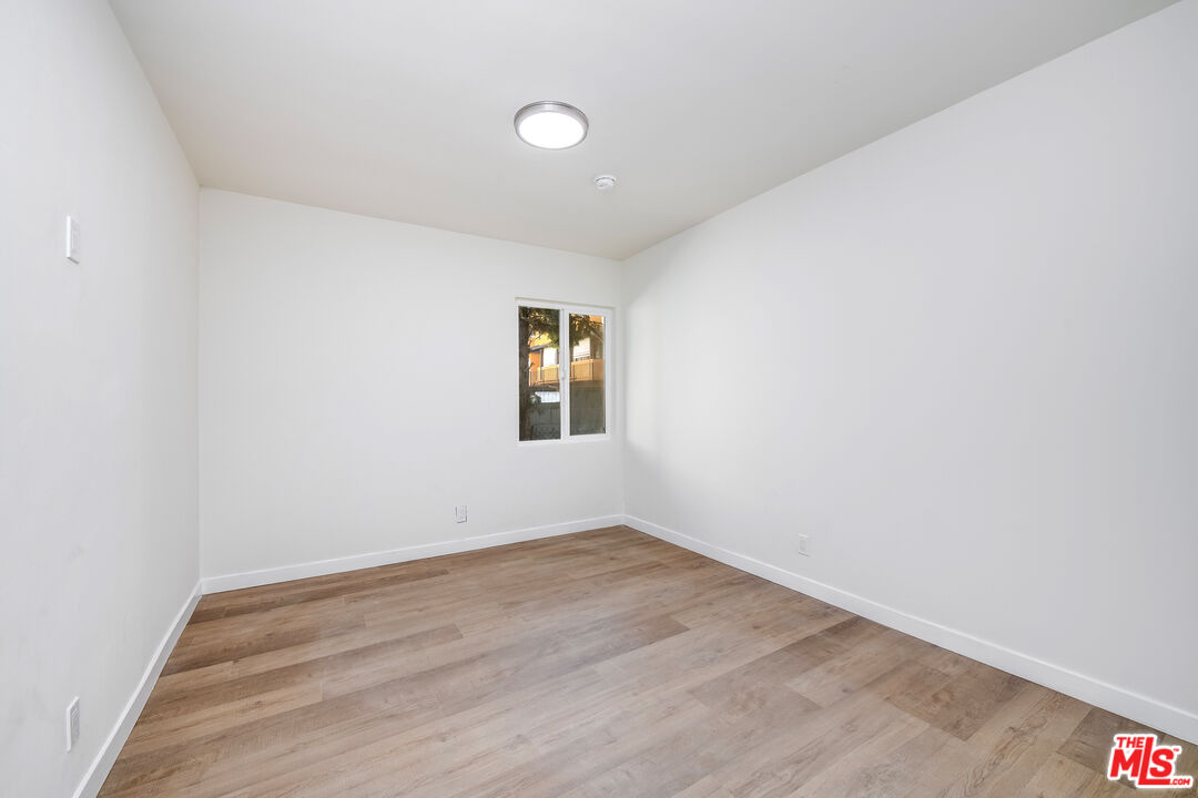 839 Wilcox Ave Unit: 1/2