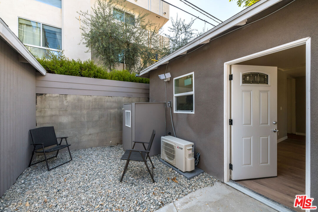 839 Wilcox Ave Unit: 1/2