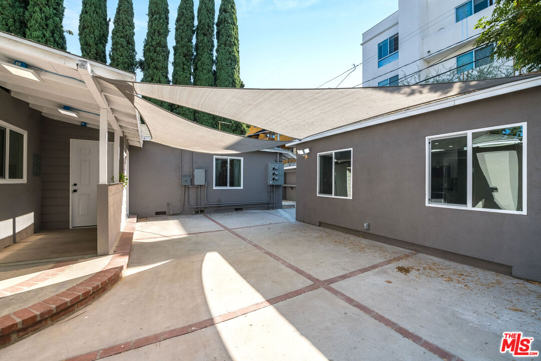 839 Wilcox Ave Unit: 1/2